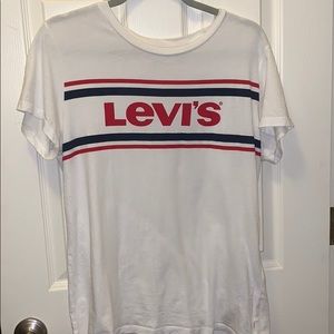 Levi’s graphic t-shirt